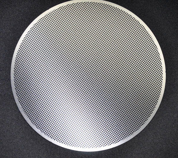 Etched stainless steel filter mesh